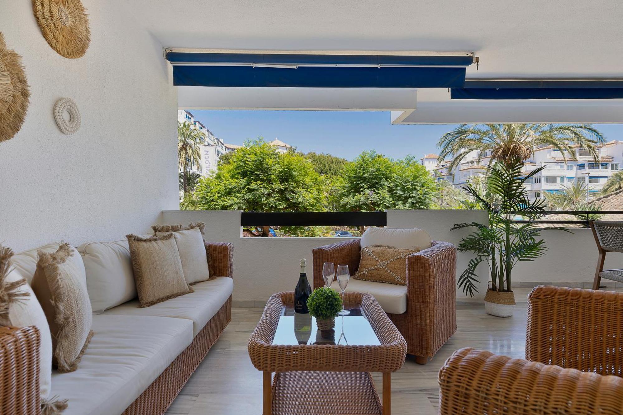 2 Bedroom Apartment In Medina Garden - Puerto Banus 马尔韦利亚 外观 照片