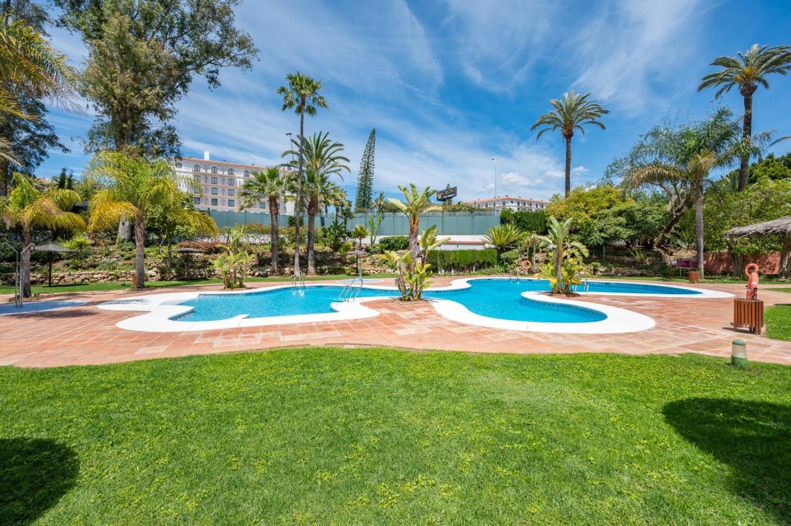 2 Bedroom Apartment In Medina Garden - Puerto Banus 马尔韦利亚 外观 照片