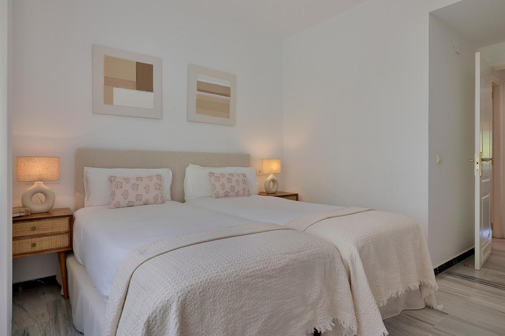 2 Bedroom Apartment In Medina Garden - Puerto Banus 马尔韦利亚 外观 照片